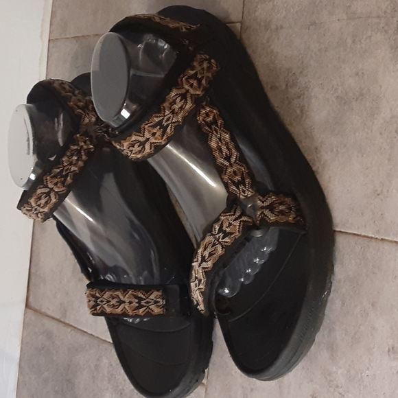 Other - TEVA Sandalia  size  11 men